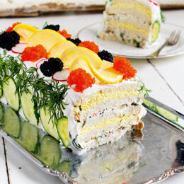 Klassisk vegetarisk smörgåstårta