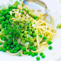 Vegetarisk ärtig pasta med dill