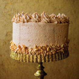 Banantårta med jordnötsfrosting