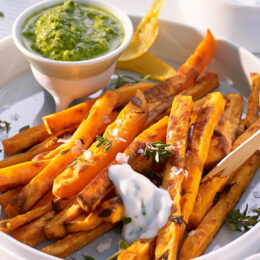 Sötpotatisstrips med mojo verde