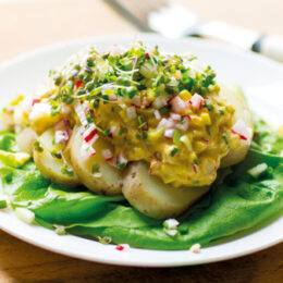 Vegetariskt smörrebröd med potatis och currymajonnäs