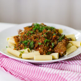 Mustig vegetarisk svampragu med pulled BBQ