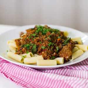 Mustig vegetarisk svampragu med pulled BBQ