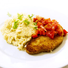 Vegetariska Schnitzlar med rostat rotsellerimos och tomat- och paprikasås