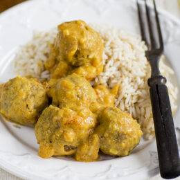 Indiska vegetariska bollar i currysås