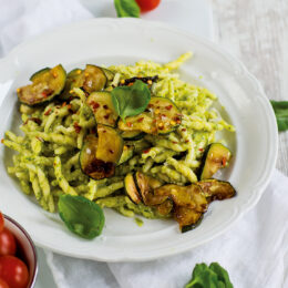 Vegetarisk pasta med zucchinipesto