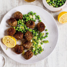 Kryddiga vegetariska vegobollar med pigga ärtor