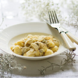Vegetarisk gnocchi med kronärtskockskräm