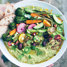 Vegetarisk hummus harvest bowl