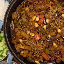 Indonesisk gryta med kokos, gurka och mango chutney