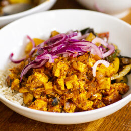 Vegetarisk indisk tawa tofu