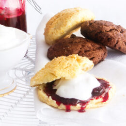 Scones – klassiska och med choklad