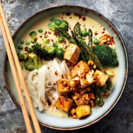 Jordnötsramen med stekt tofu