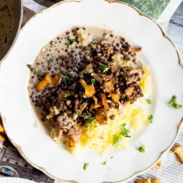 Vegetarisk kantarellgryta med lingon