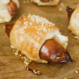 Smördegsinlindade prinskorvar – pigs in a blanket