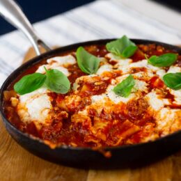 Vegetarisk lasagne i stekpanna