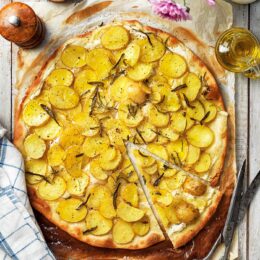 Snabb pizza med citronkräm och potatis