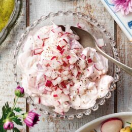 Jordärtskocka i pepparrotssås