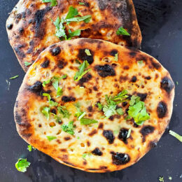 Kulcha – fyllt indiskt bröd extra allt