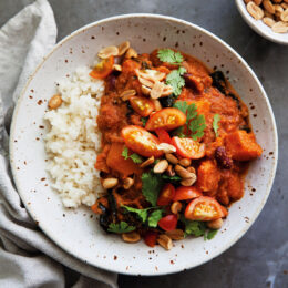 Vegetarisk jordnötsgryta med pumpa