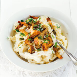 Krämig pasta med palsternacka och kantareller