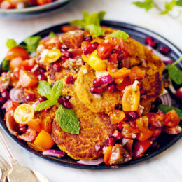 Morotsfalafel med tomatsallad