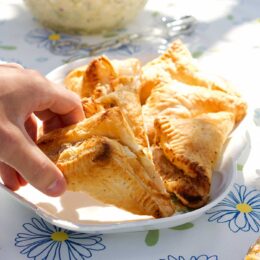 Vegetariska smördegspaket med valnötskräm och päron