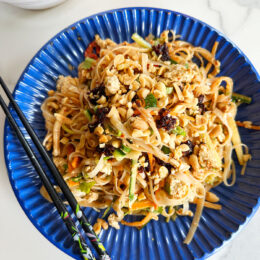 Kall nudelsallad med jordnötsdressing