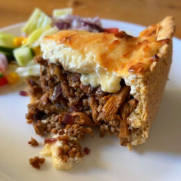 Kantarellpaj med osttäcke